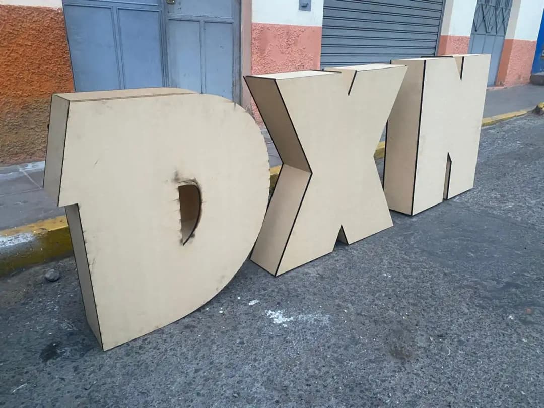 Letreros y Letras en MDF y PVC