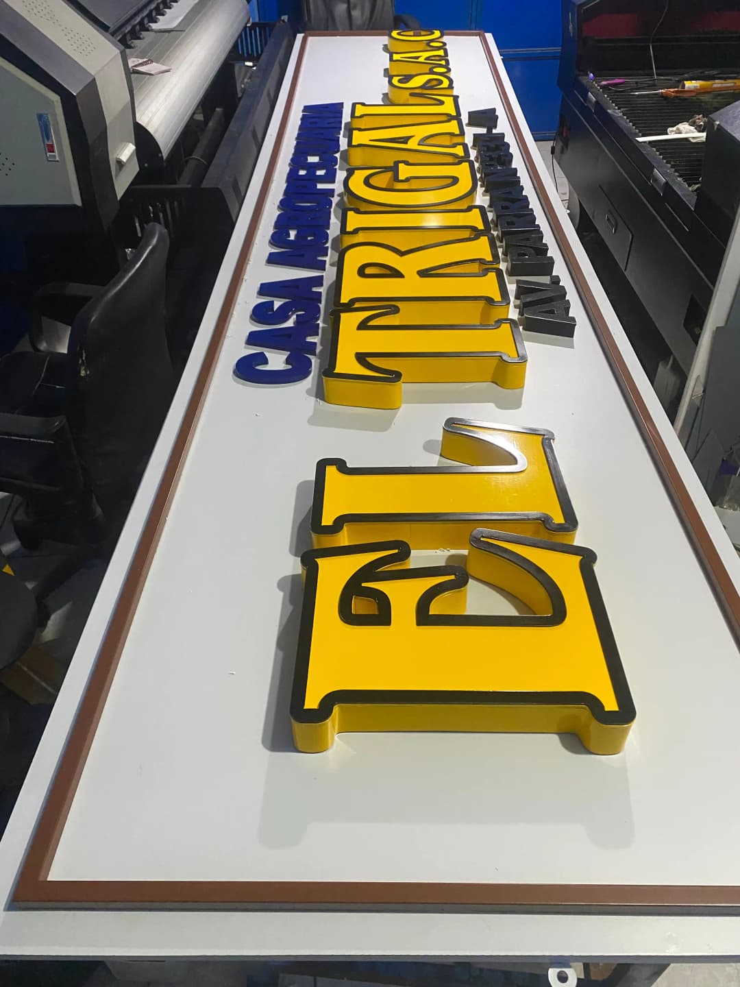 Letreros y Letras en MDF y PVC