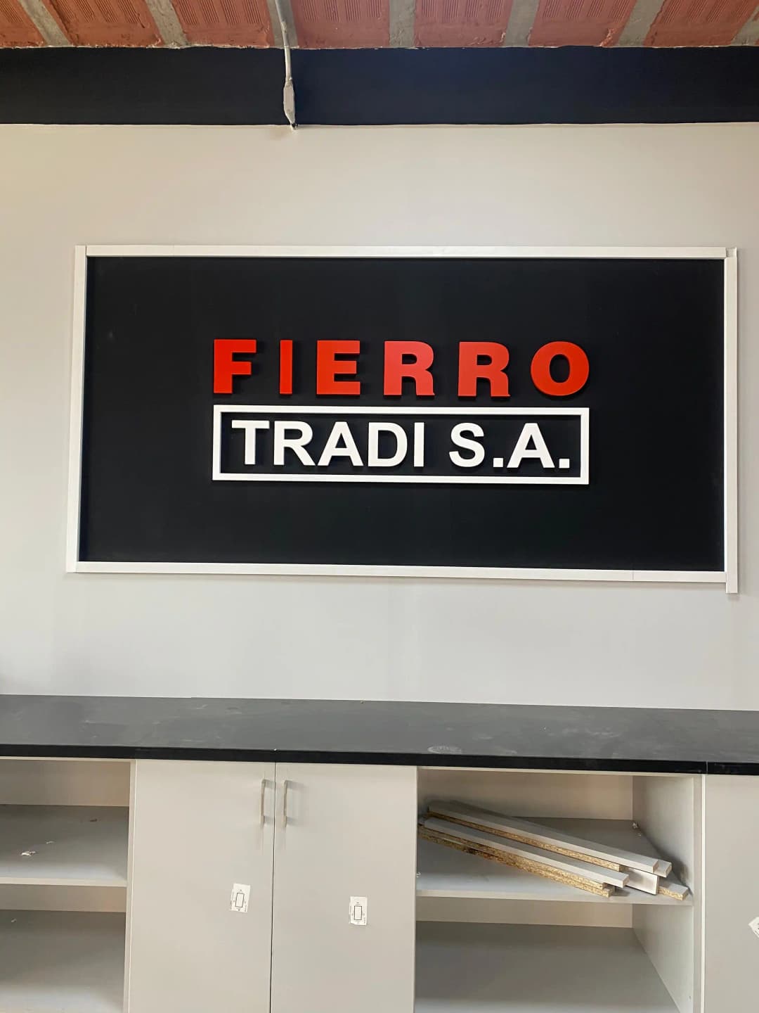 Letreros y Letras en MDF y PVC