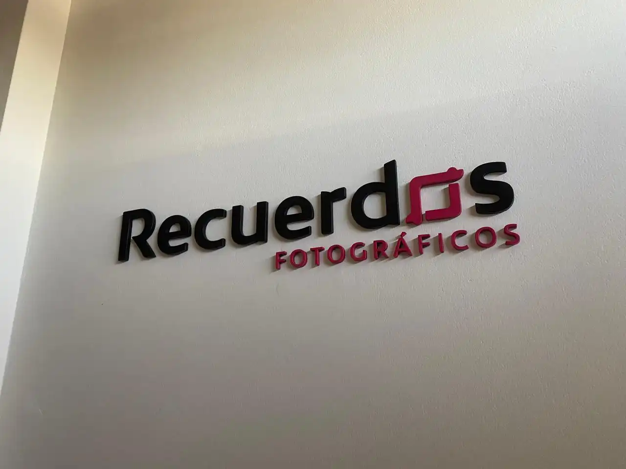 Letreros y Letras en MDF y PVC